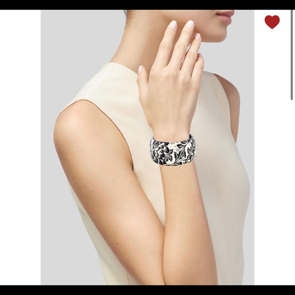 Chanel - Picture 1 of 4